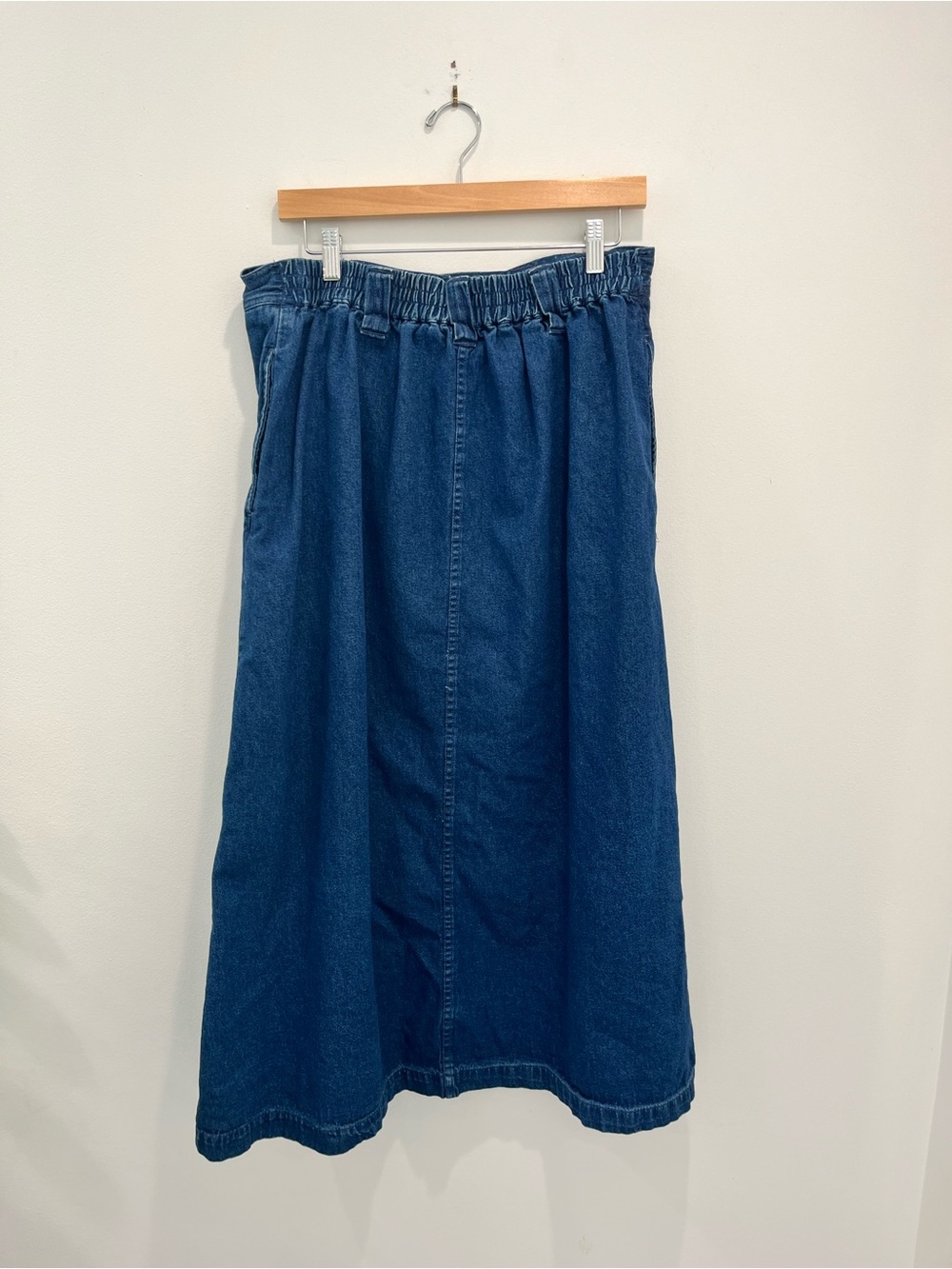 Vintage TY WEAR Classic Blue Button-Front Denim Midi Skirt - Picture 2 of 9
